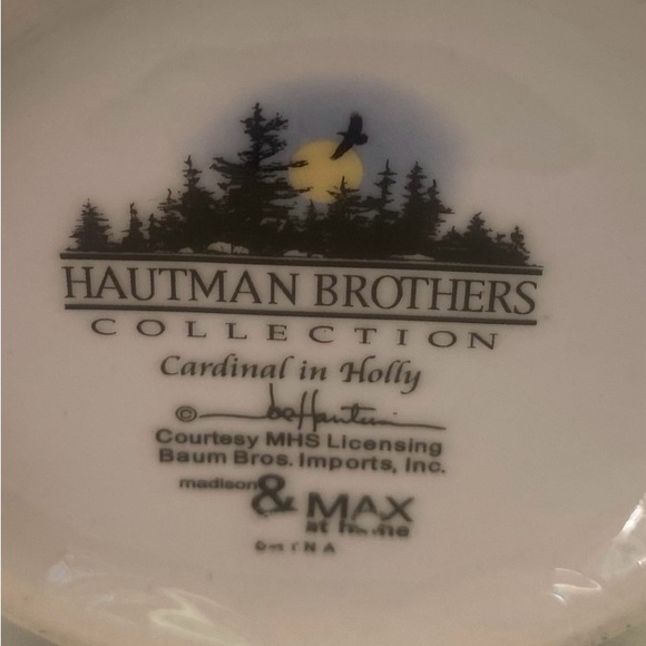 Hautman Brothers Collection Basket Cardinal in Holly Porcelain Christmas Vase 9" - Picture 3 of 3